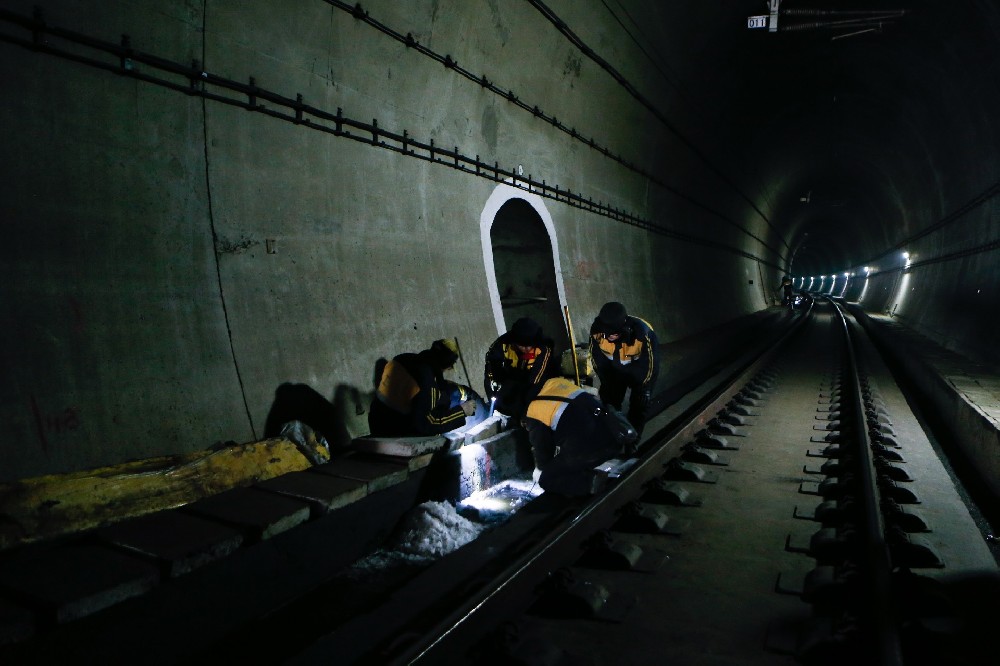 息县铁路运营隧道病害现状